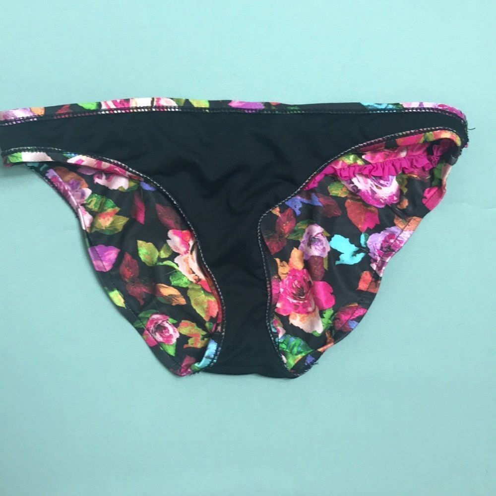 Floral Pattern Swimsuit. - Picture 7 of 8